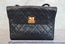 Load image into Gallery viewer, CHANEL Medium Matelasse shoulder bag Lambskin Black/Gold hadware Shoulder bag 700090068