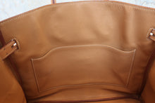 Load image into Gallery viewer, HERMES HAUT A COURROIRE 32 Graine Couchevel leather Natural □B Engraving Hand bag 800040163