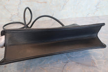 Load image into Gallery viewer, CHANEL Medium Matelasse shoulder bag Lambskin Black/Gold hadware Shoulder bag 700090068