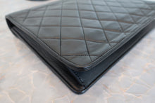 Load image into Gallery viewer, CHANEL Medium Matelasse shoulder bag Lambskin Black/Gold hadware Shoulder bag 700090068
