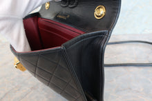 Load image into Gallery viewer, CHANEL Medium Matelasse shoulder bag Lambskin Black/Gold hadware Shoulder bag 700090068