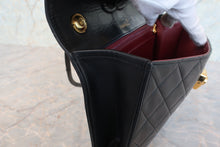 Load image into Gallery viewer, CHANEL Medium Matelasse shoulder bag Lambskin Black/Gold hadware Shoulder bag 700090068