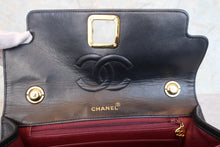 Load image into Gallery viewer, CHANEL Medium Matelasse shoulder bag Lambskin Black/Gold hadware Shoulder bag 700090068