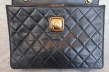 Load image into Gallery viewer, CHANEL Medium Matelasse shoulder bag Lambskin Black/Gold hadware Shoulder bag 700090068
