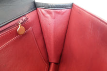 Load image into Gallery viewer, CHANEL Medium Matelasse shoulder bag Lambskin Black/Gold hadware Shoulder bag 700090068