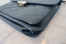 Load image into Gallery viewer, CHANEL Matelasse chain shoulder bag Caviar skin Navy/Silver hadware Shoulder bag 700110173