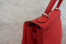 画像をギャラリービューアに読み込む, HERMES/エルメス ケリー28 トリヨンクレマンス ゼラニウム X刻印 ショルダーバッグ 800080070