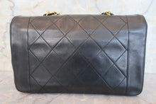 Load image into Gallery viewer, CHANEL Diana matelasse chain shoulder bag Lambskin Black/Gold hadware Shoulder bag 700120014