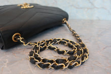 Load image into Gallery viewer, CHANEL V-Stitch chain shoulder bag Caviar skin Black/Gold hadware Shoulder bag 800060215