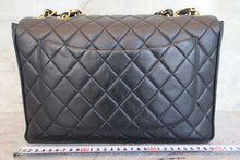 Load image into Gallery viewer, CHANEL Medium Matelasse single flap chain shoulder bag Lambskin Navy/Gold hadware Shoulder bag 700090075