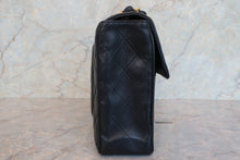 Load image into Gallery viewer, CHANEL Medium Matelasse single flap chain shoulder bag Lambskin Navy/Gold hadware Shoulder bag 700090075