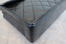 Load image into Gallery viewer, CHANEL Medium Matelasse single flap chain shoulder bag Lambskin Navy/Gold hadware Shoulder bag 700090075