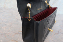 Load image into Gallery viewer, CHANEL Diana matelasse chain shoulder bag Lambskin Black/Gold hadware Shoulder bag 700120014