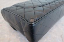 Load image into Gallery viewer, CHANEL Medium Matelasse single flap chain shoulder bag Lambskin Navy/Gold hadware Shoulder bag 700090075