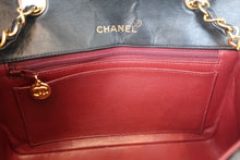 Load image into Gallery viewer, CHANEL Diana matelasse chain shoulder bag Lambskin Black/Gold hadware Shoulder bag 700120014