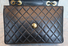 Load image into Gallery viewer, CHANEL Medium Matelasse single flap chain shoulder bag Lambskin Navy/Gold hadware Shoulder bag 700090075