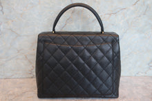 Load image into Gallery viewer, CHANEL Matelasse trapezoid hand bag Caviar skin Black/Gold hadware Hand bag 700090112
