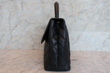 Load image into Gallery viewer, CHANEL Matelasse trapezoid hand bag Caviar skin Black/Gold hadware Hand bag 700090112