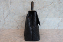 Load image into Gallery viewer, CHANEL Matelasse trapezoid hand bag Caviar skin Black/Gold hadware Hand bag 700090112