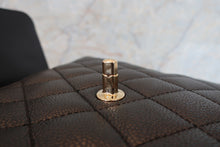 Load image into Gallery viewer, CHANEL Matelasse trapezoid hand bag Caviar skin Black/Gold hadware Hand bag 700090112