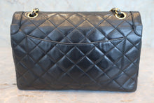 将图片加载到图库查看器,CHANEL/香奈儿 巴黎限定 CF 双盖 链条包 羊皮 Black/Gold hadware(黑色/金色金属) 肩背包 800030138