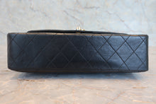 将图片加载到图库查看器,CHANEL/香奈儿 巴黎限定 CF 双盖 链条包 羊皮 Black/Gold hadware(黑色/金色金属) 肩背包 800030138