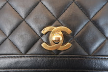 Load image into Gallery viewer, CHANEL Matelasse chain shoulder bag Lambskin Black/Gold hadware Shoulder bag 700110171