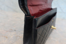 将图片加载到图库查看器,CHANEL/香奈儿 巴黎限定 CF 双盖 链条包 羊皮 Black/Gold hadware(黑色/金色金属) 肩背包 800030138