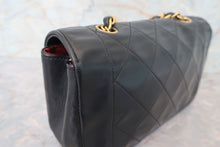 Load image into Gallery viewer, CHANEL Matelasse chain shoulder bag Lambskin Black/Gold hadware Shoulder bag 700120013