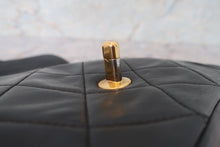 Load image into Gallery viewer, CHANEL Matelasse chain shoulder bag Lambskin Black/Gold hadware Shoulder bag 700120013