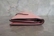 Load image into Gallery viewer, HERMES  Bearn Soufflet Box carf leather/Lizard Rose sakura/Rouge X Engraving Wallet 700040092
