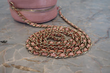 画像をギャラリービューアに読み込む, CHANEL/シャネル マトラッセラウンドチェーンショルダーバッグ キャビアスキン ピンク/ゴールド金具 ショルダーバッグ 800030209