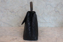 将图片加载到图库查看器,CHANEL/香奈儿 CF 梯形 手提包 荔枝皮 Black/Gold hadware(黑色/金色金属) 手提包 800030127