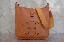 将图片加载到图库查看器,HERMES EVELYNE1 PM Box carf leather Natural □D刻印 Shoulder bag 800050027