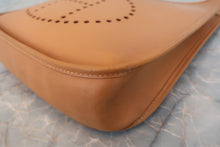 将图片加载到图库查看器,HERMES EVELYNE1 PM Box carf leather Natural □D刻印 Shoulder bag 800050027