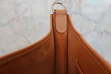 将图片加载到图库查看器,HERMES EVELYNE1 PM Box carf leather Natural □D刻印 Shoulder bag 800050027