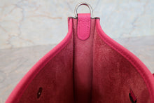 Load image into Gallery viewer, HERMES  EVELYNE TPM Clemence leather Rose shocking Z Engraving Shoulder bag 700100140