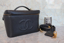 Load image into Gallery viewer, CHANEL CC mark Vanity Caviar skin Black/Gold hardware Vanity 800090235