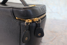 Load image into Gallery viewer, CHANEL CC mark Vanity Caviar skin Black/Gold hardware Vanity 800090235
