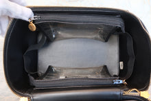 Load image into Gallery viewer, CHANEL CC mark Vanity Caviar skin Black/Gold hardware Vanity 800090235