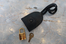 Load image into Gallery viewer, CHANEL CC mark Vanity Caviar skin Black/Gold hardware Vanity 800090235