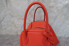画像をギャラリービューアに読み込む, HERMES/エルメス リンディ26 トリヨンクレマンス オレンジポピー X刻印 ショルダーバッグ 700100134