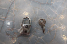 Load image into Gallery viewer, HERMES PICOTIN PM Bi-color Clemence leather/Epsom leather Chocolat/Rouge garance □J Engraving Hand bag 700090102