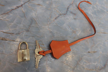 Load image into Gallery viewer, HERMES BOLIDE 35 Gulliver leather Orange 〇U Engraving Shoulder bag 800060179