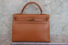 Load image into Gallery viewer, HERMES KELLY 32 Graine Couchevel leather Natural □C Engraving Shoulder bag 700040072