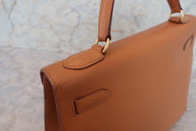 Load image into Gallery viewer, HERMES KELLY 32 Graine Couchevel leather Natural □C Engraving Shoulder bag 700040072