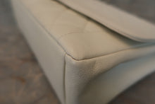 画像をギャラリービューアに読み込む, CHANEL/シャネル ダイアナマトラッセチェーンショルダーバッグ キャビアスキン ホワイト/シルバー金具 ショルダーバッグ 700120230