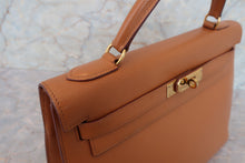 Load image into Gallery viewer, HERMES KELLY 32 Graine Couchevel leather Natural □C Engraving Shoulder bag 700040072