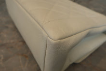 画像をギャラリービューアに読み込む, CHANEL/シャネル ダイアナマトラッセチェーンショルダーバッグ キャビアスキン ホワイト/シルバー金具 ショルダーバッグ 700120230