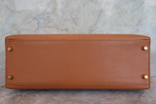 Load image into Gallery viewer, HERMES KELLY 32 Graine Couchevel leather Natural □C Engraving Shoulder bag 700040072